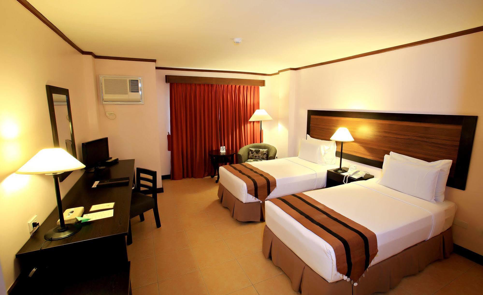 Hotel Tropika Davao Ngoại thất bức ảnh