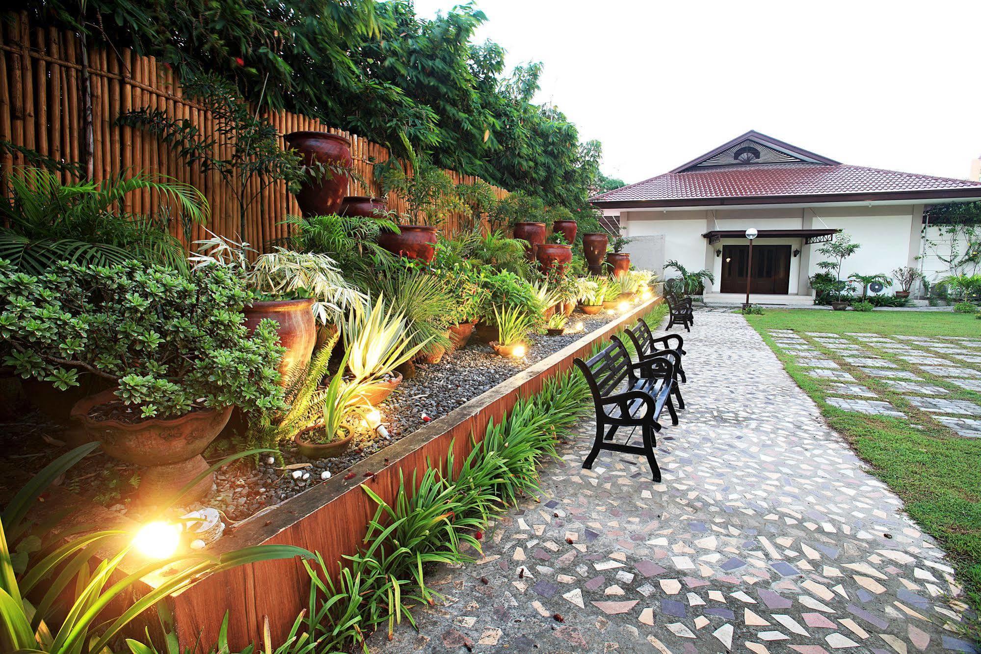 Hotel Tropika Davao Ngoại thất bức ảnh