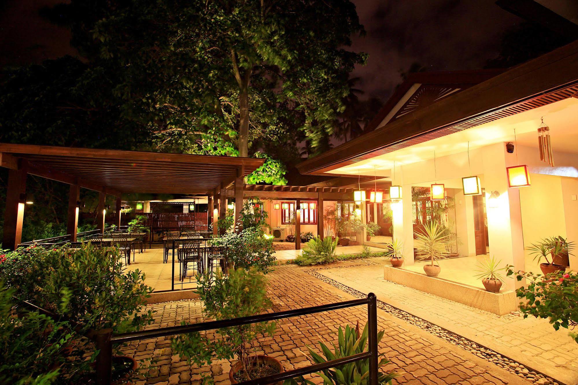 Hotel Tropika Davao Ngoại thất bức ảnh